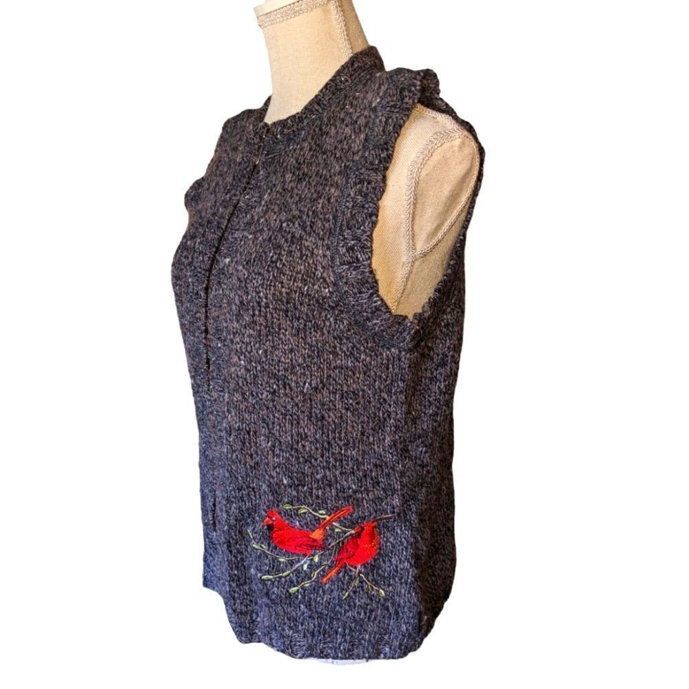 Woolrich gray sweater vest with embroidered cardinal‎